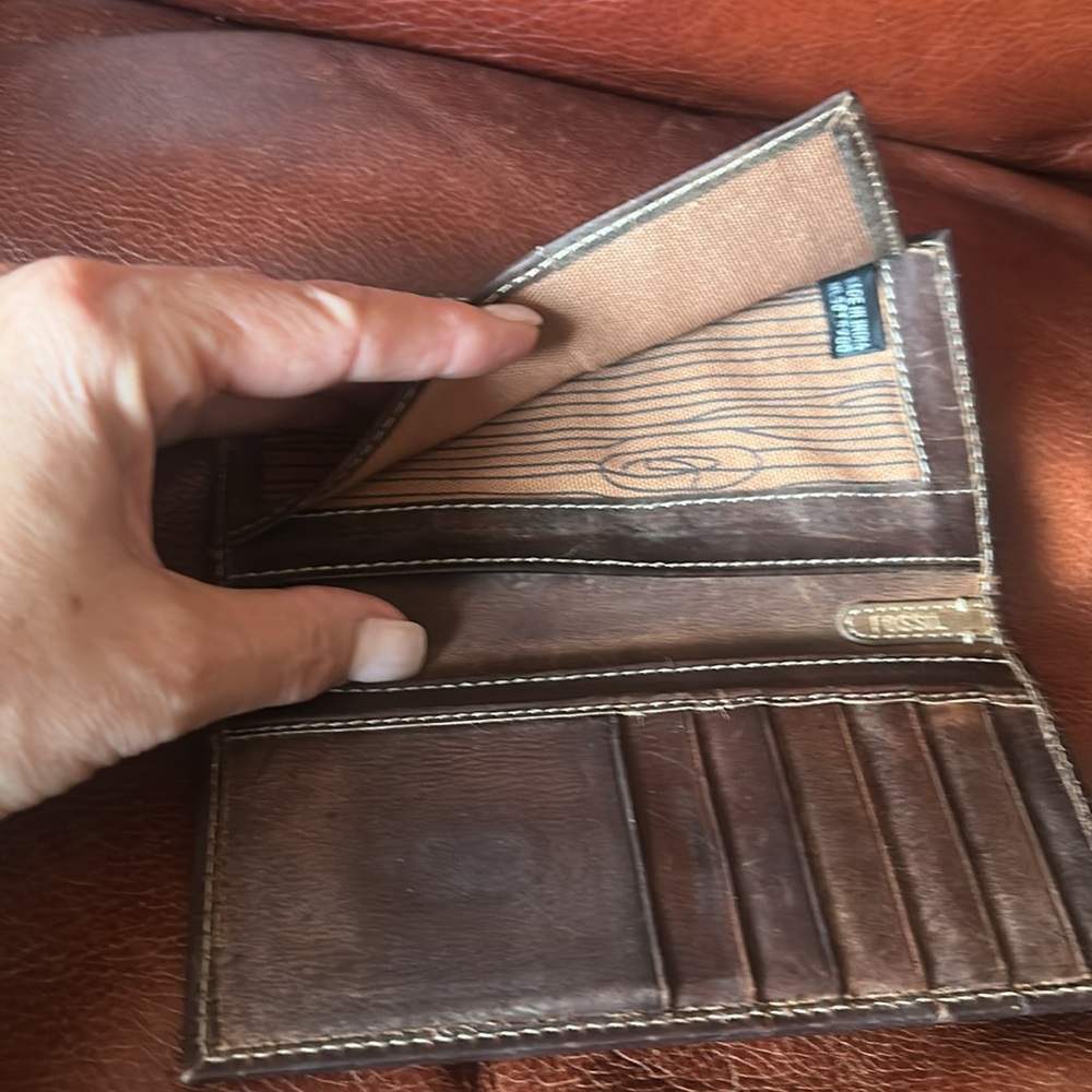 Fossil Leather Wallet - Picture 3 of 8